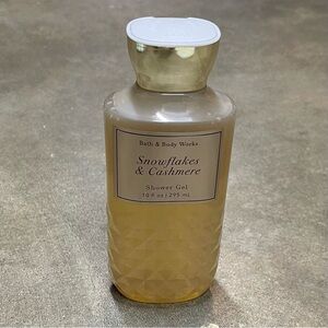 Bath & Body Works Snowflakes & Cashmere Shower Gel 10oz New